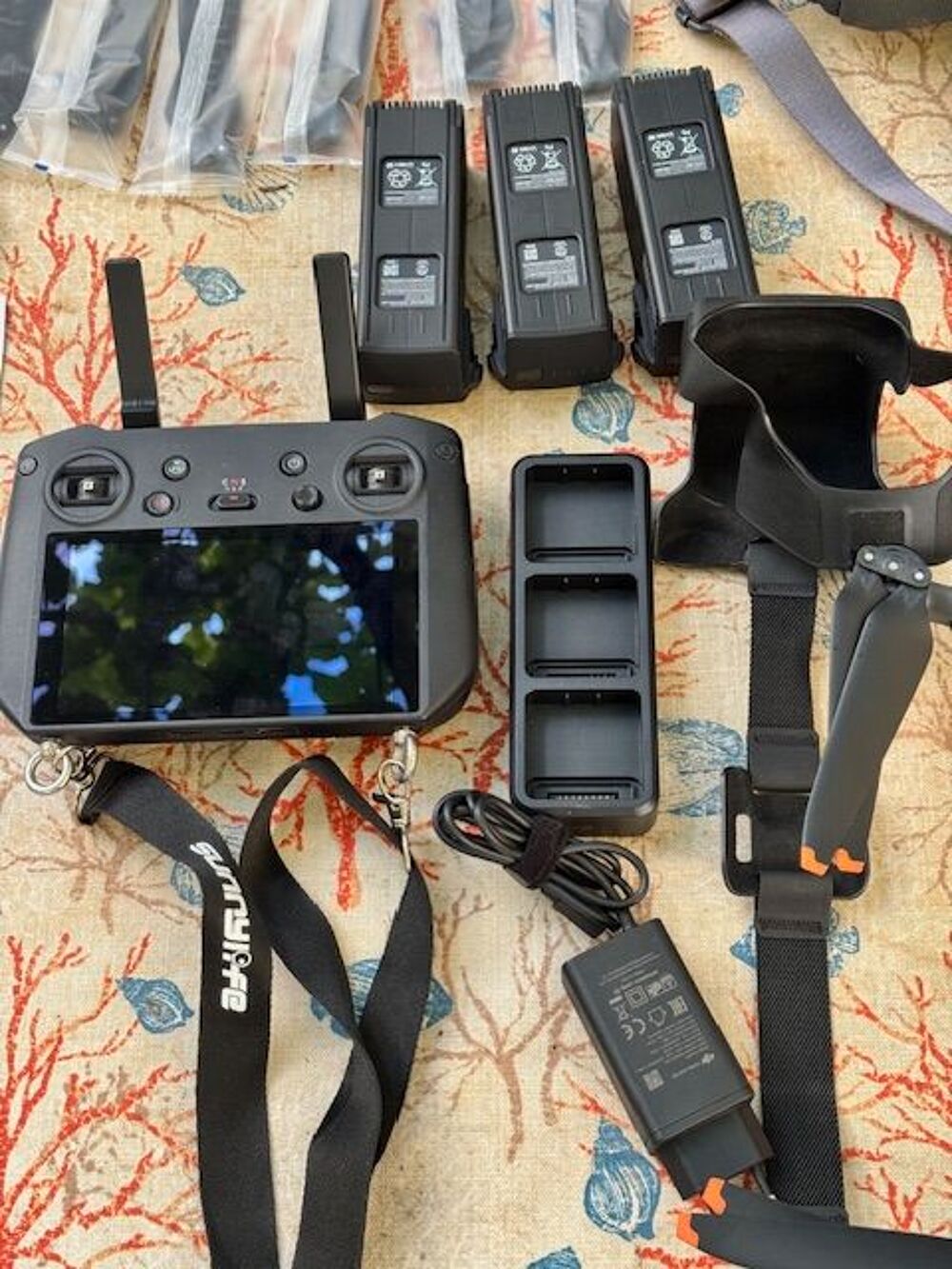 Drone DJI 
MAVIC 3 CINE PREMIUM COMBO Photos/Video/TV