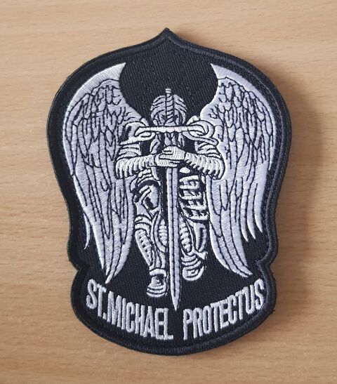 ecusson brod�
saint michael protect us
9x12 cm
� coudre 5 Carnon Plage (34)