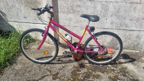 Vélo VTT rose cadre mixte 60 Cambrai (59)