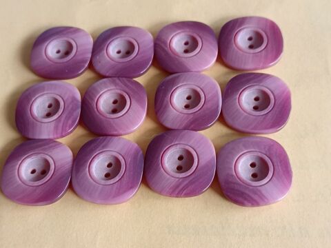 Rare S�rie longue de 12 Boutons Carr�s Vieux Rose - 2,5 cm 28 Thonon-les-Bains (74)
