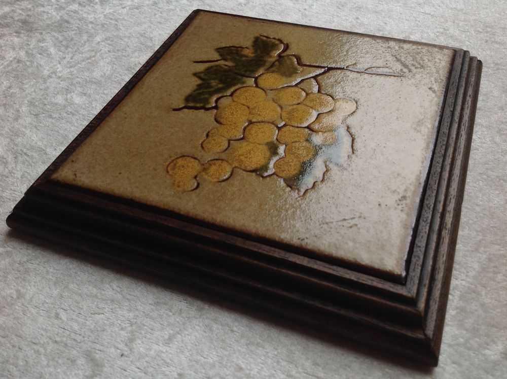DESSOUS DE PLAT ANCIEN BOIS ET C&Eacute;RAMIQUE RAISIN Envoi possib Cuisine