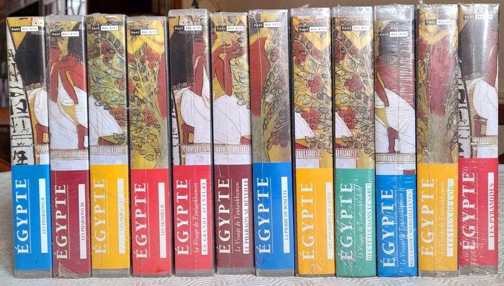 Cassettes VHS CD et vinyles