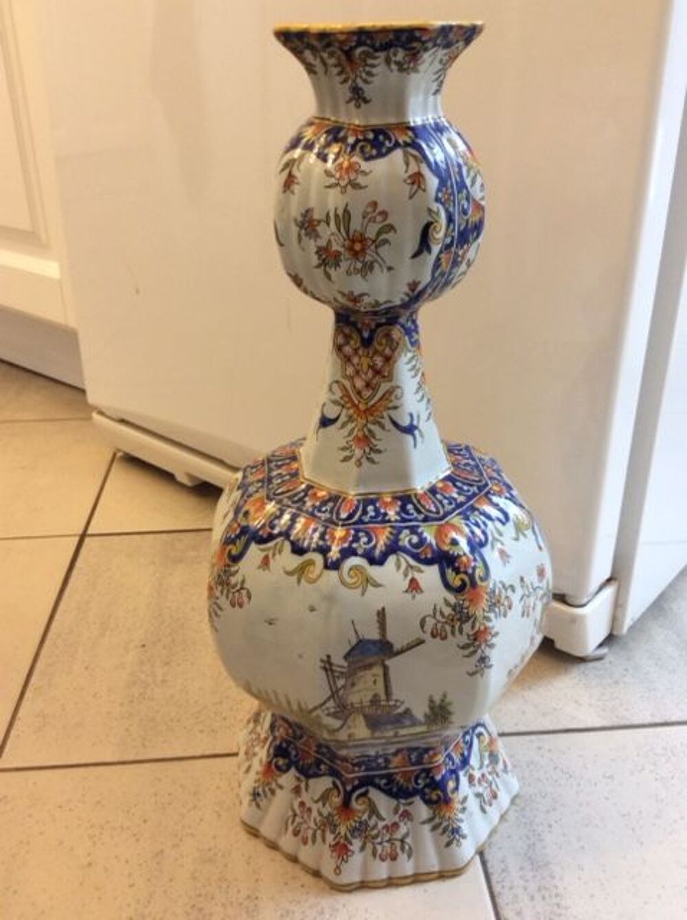 Grand vase en fa&iuml;ence de Desvres Décoration