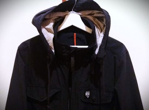 K-way Impermable  plusieurs poches, capuche amovible 40 Melun (77)