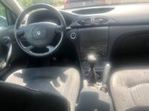 Laguna II Laguna Evolution 1.9 dCi 120 Carminat 2004 occasion 83590 Gonfaron