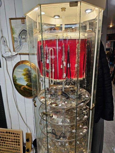un magasin entier de brocantes, bagues, plaqué 0 Millau (12)
