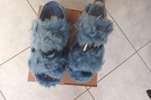 UGG  Sandales à plateforme fausse  fourrure  bleu T 39 neuve Colmar (68)