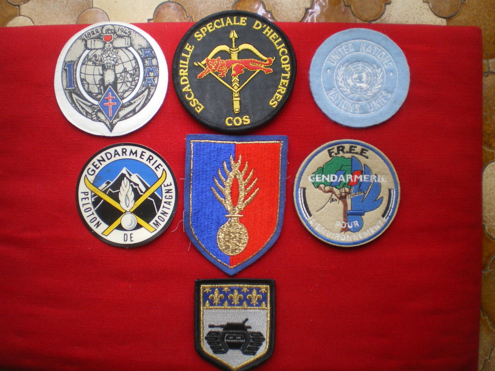 Insignes en tissu de Gendarmerie et divers. 