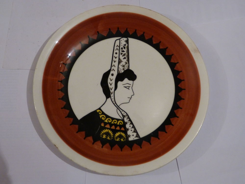 ASSIETTE QUIMPER sign&eacute; C. BERNARD 
