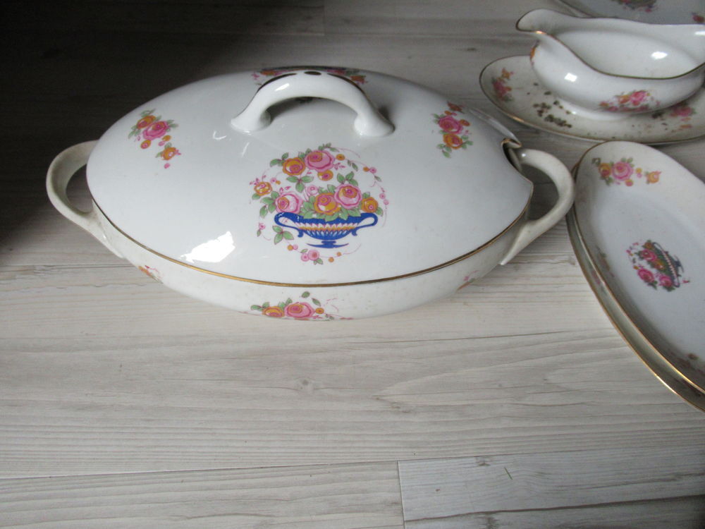 Ensemble de 60 pi&egrave;ces de vaisselle Art D&eacute;co, &eacute;tat tr&egrave;s bon. Décoration