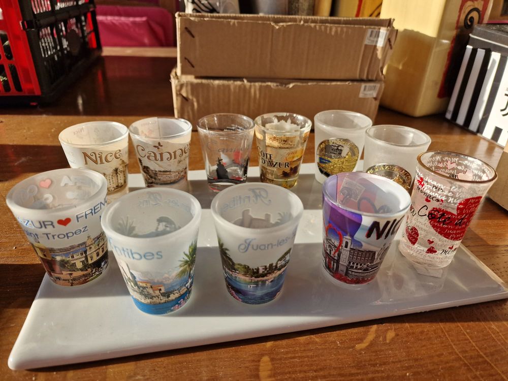  LOT DE VERRES LIQUEUR SOUVENIR NEUF Décoration