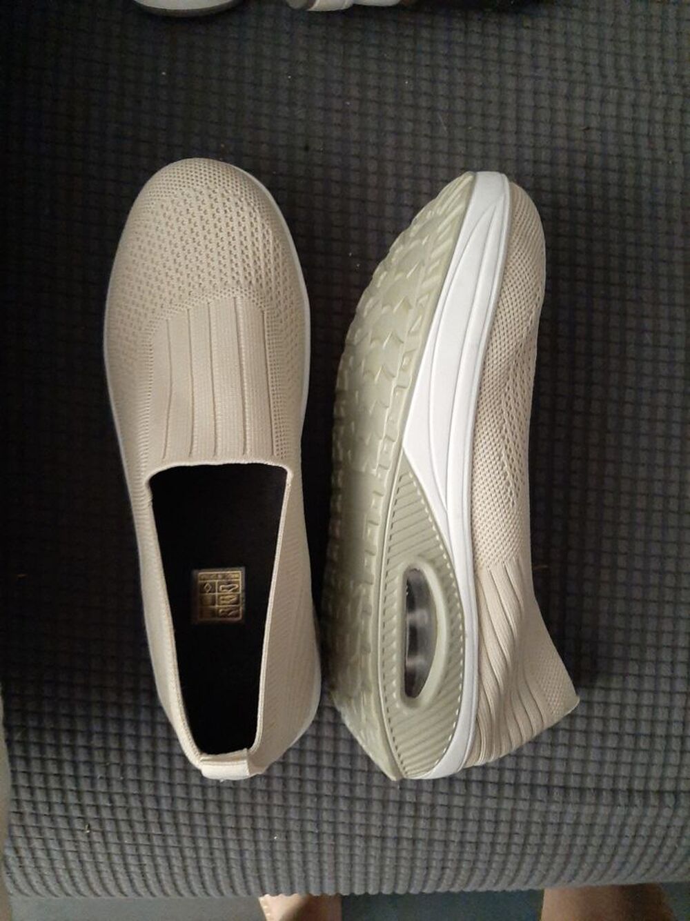 lot de baskets style divers
taille 39 
neuves jamais mises 
Chaussures