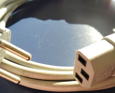 C�ble d'alimentation Gris clair 2,50m 230 volts .europe 3 Pontoise (95)