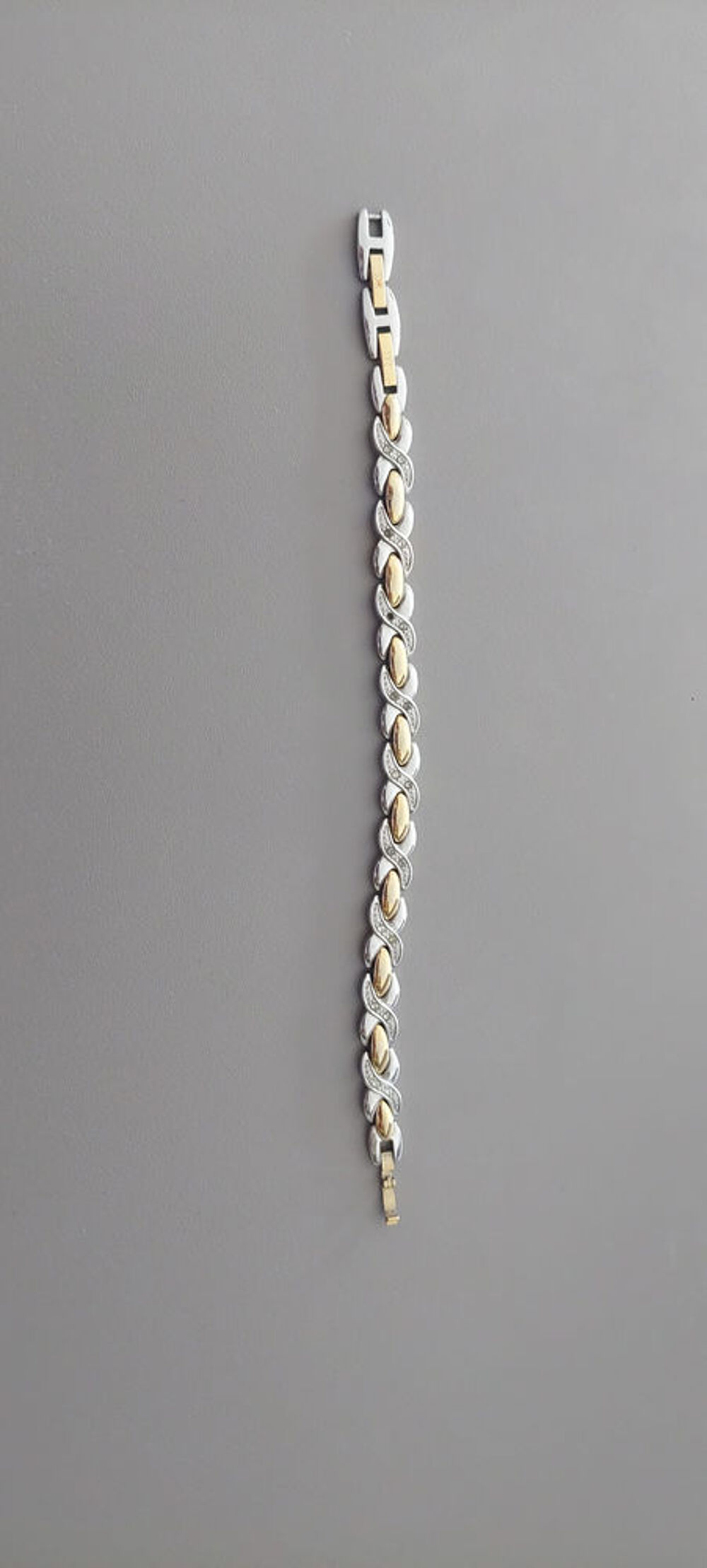 Divers bijoux , port&eacute;s tr&egrave;s peu de fois, en tr&egrave;s bon Bijoux et montres