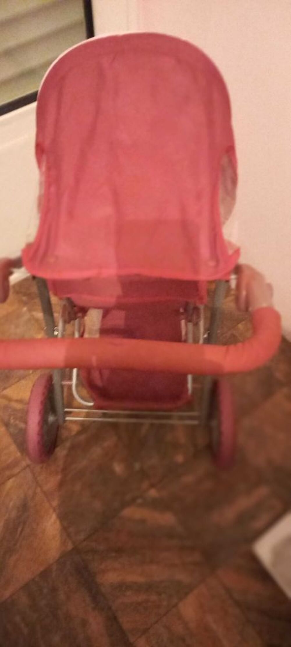 vendre Deux poussette pour poup&eacute;e. tr&egrave;s bonne &eacute;tat Jeux / jouets