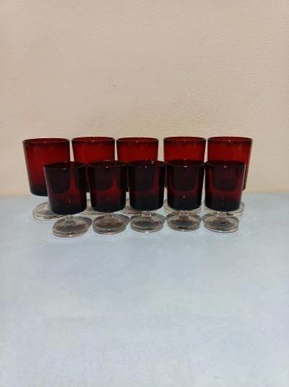 Lot 10 verres vintage rouge rubis ann&eacute;es 70
Tr&egrave;s bon &eacute;tat&middot;Ro Décoration
