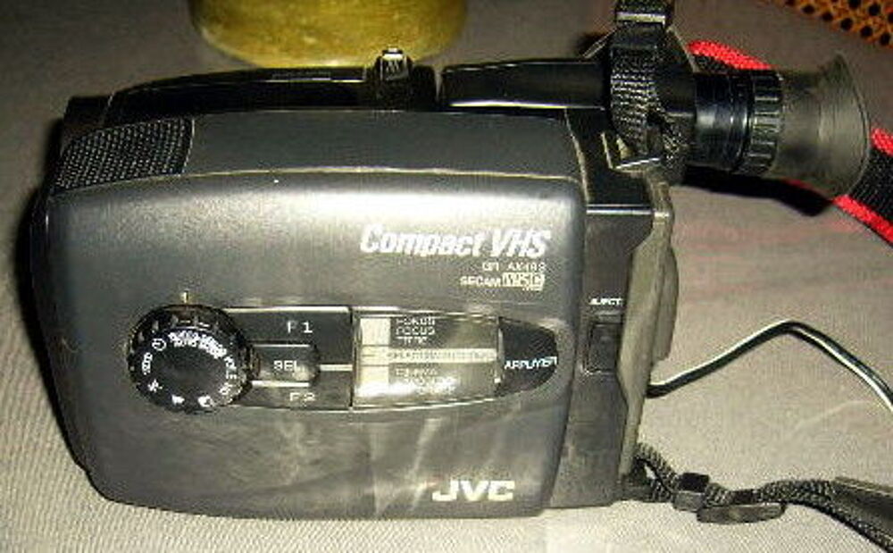3 camescopes &agrave; r&eacute;parer JVC VHSC et mini-dv Photos/Video/TV