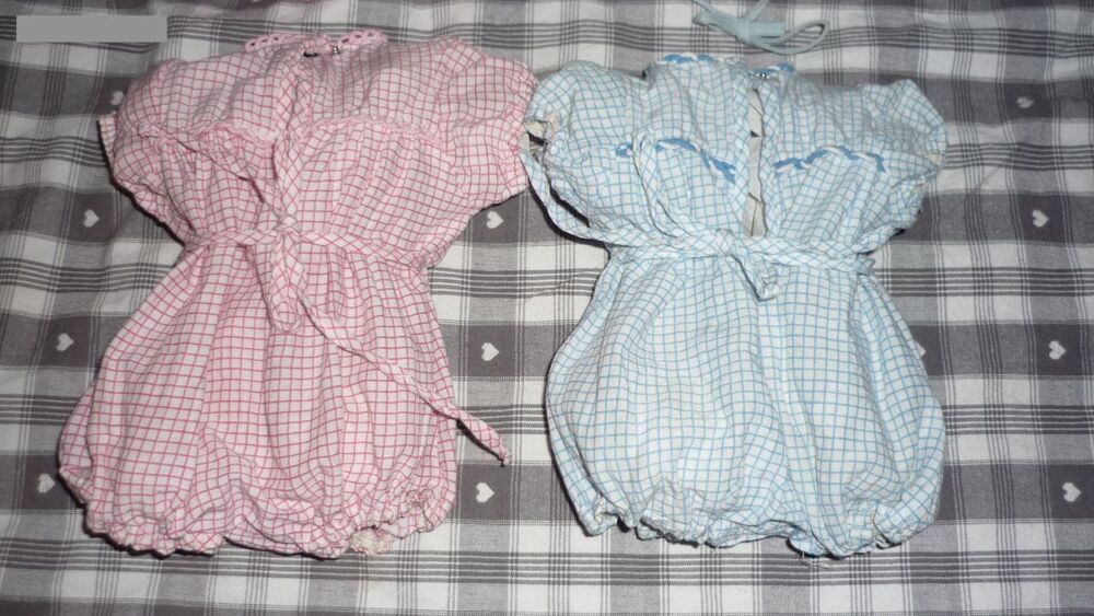 2 Poupons Jumeaux + v&ecirc;tements vintage Jeux / jouets