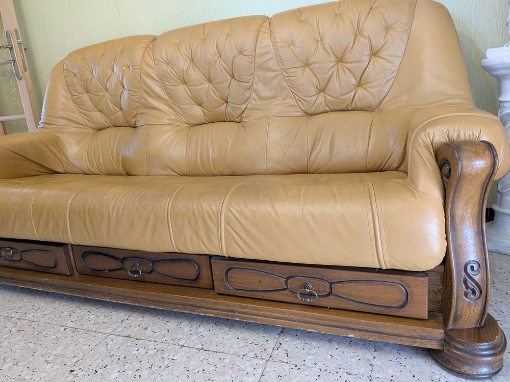 Beau canap&eacute; 3 places beige cuir et bois Meubles