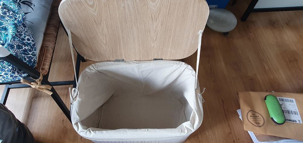 COFFRE EN BOIS BLANC OU BOUT DE LIT ) Meubles
