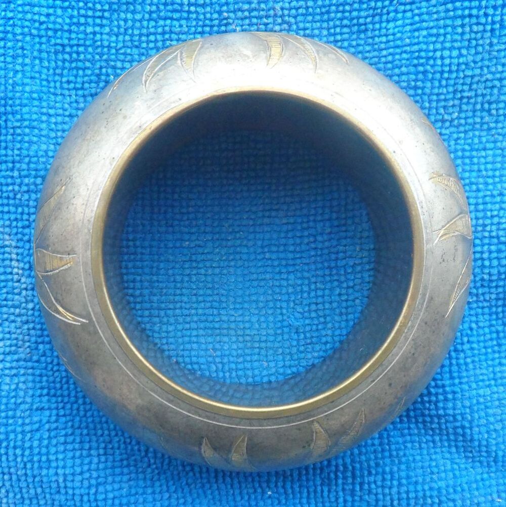 Bracelet fantaisie laiton &eacute;pais tr&egrave;s joli neuf jamais port&eacute; Bijoux et montres