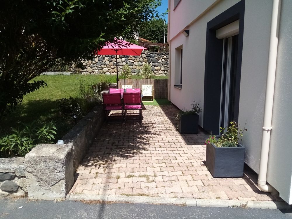   Gîte avec piscine et terrasse Auvergne, Coubon (43700)