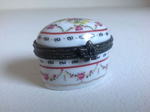 BOITE OVALE PORCELAINE BOMB�E D'ART FERMOIR FLEURS Envoi Pos 9 Tr�gunc (29)