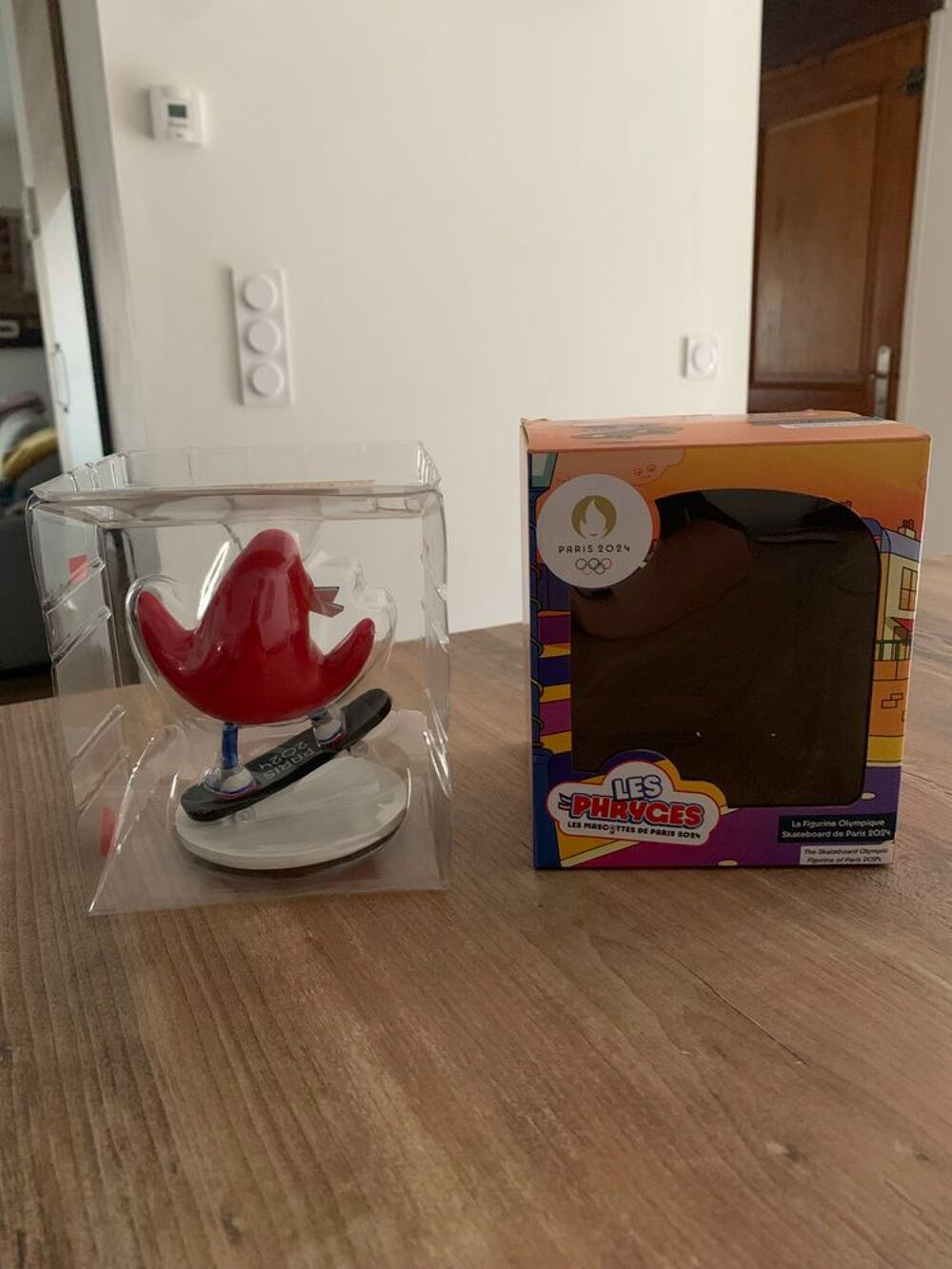 Figurine mascotte JO Paris 2024 les Phryges " 