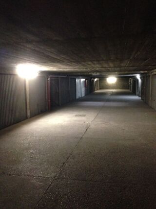  Parking / Garage � louer 13 m� Marseille