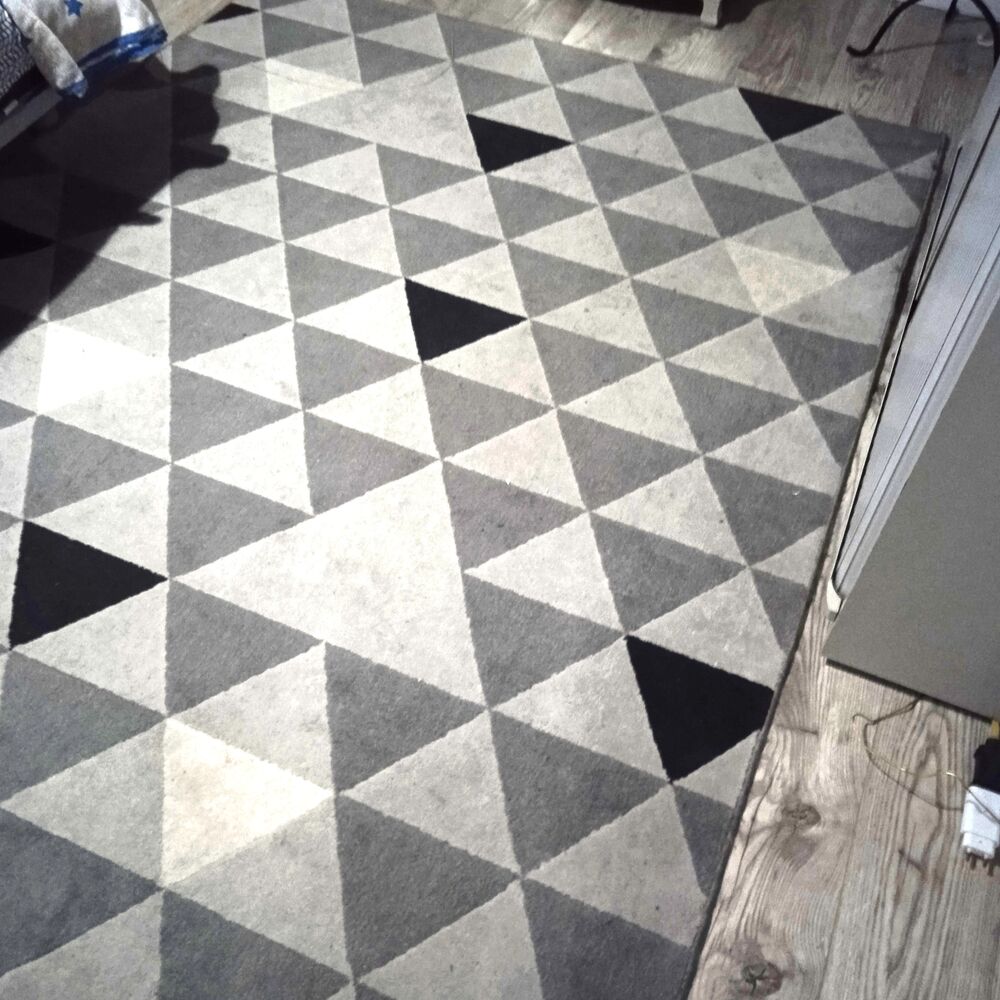 Grand tapis motifs g&eacute;om&eacute;triques triangles 160*229 Décoration