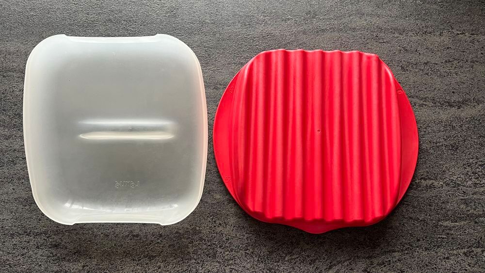 CUISEUR BACON MICRO-ONDES marque LEKUE en silicone platine 
Electroménager