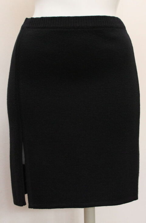 Jupe courte noire YVES SAINT LAURENT T.S 
36/38 Fr 90 Issy-les-Moulineaux (92)