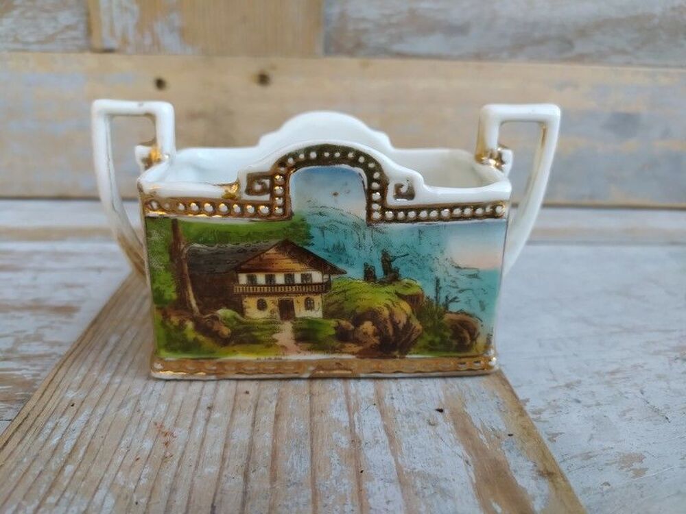 Petit Vase Porcelaine Paysage Chalet Suisse ou Autriche 
Décoration