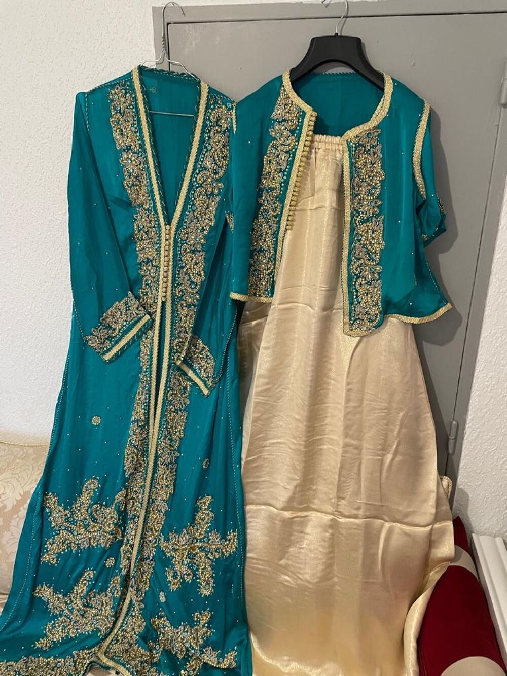 Ensemble 3 pi&egrave;ces haute couture / tissu Sarrir / taille XL Vêtements