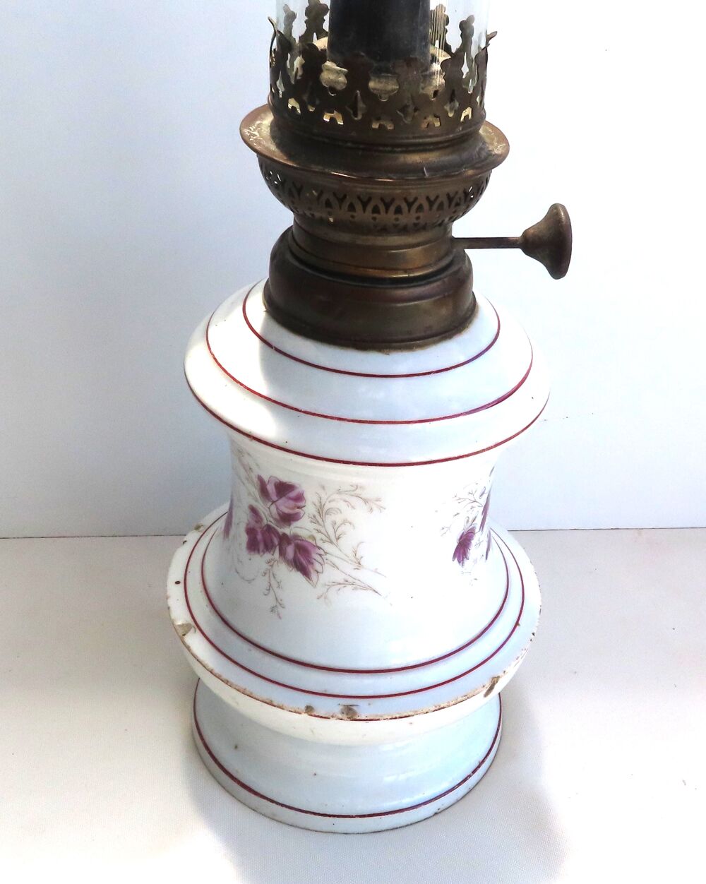 Jolie lampe ancienne &agrave; p&eacute;trole Décoration