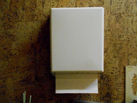 Distributeur de papier essuie mains marque LOTUS 29 Monflanquin (47)