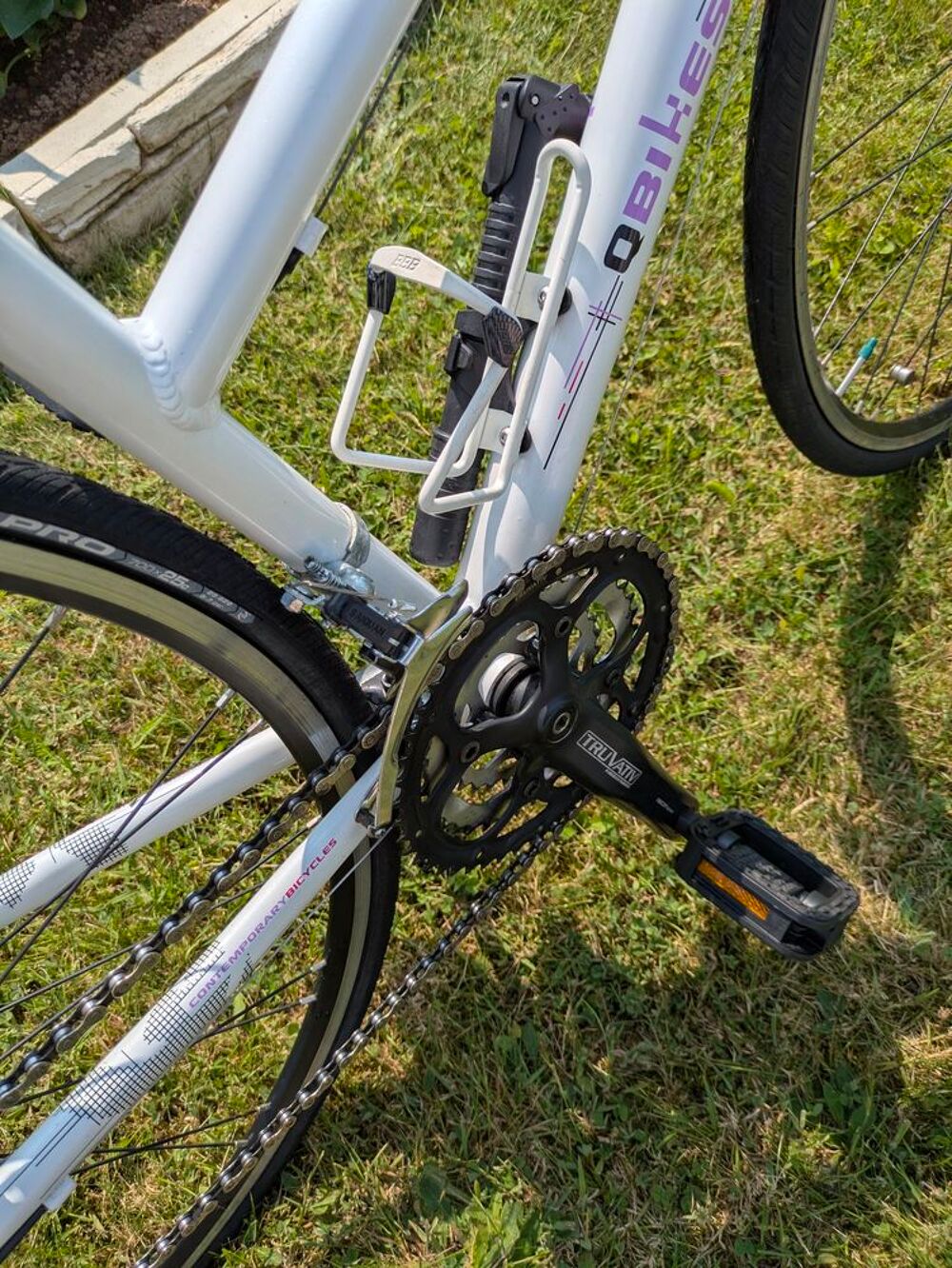 V&eacute;lo femme trekking route Vlos