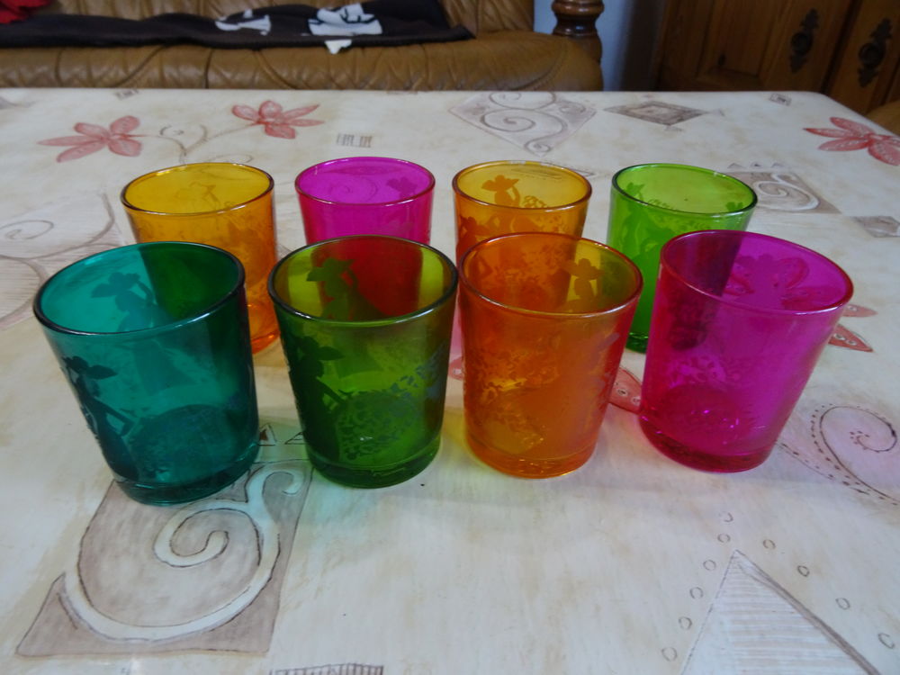 verres de diff&eacute;rentes couleurs Electroménager