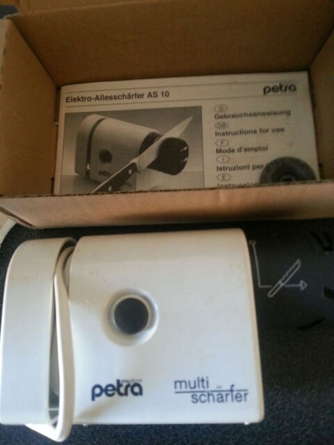 lot de ciseaux plus un eguisseur de couteaux et ciseaux 20 M�rignac (33)