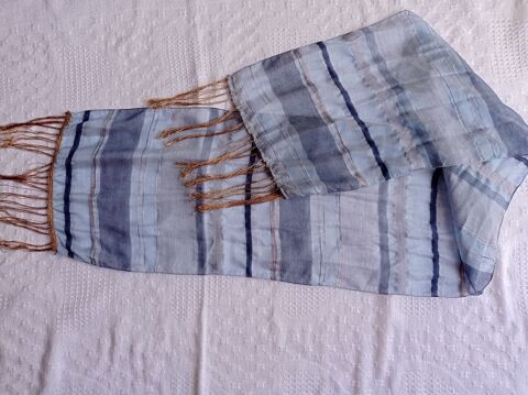 FOULARD Bleu. 2 Juranon (64)