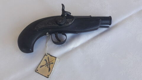 R�plique de pistolet ancien
35 Salon-de-Provence (13)