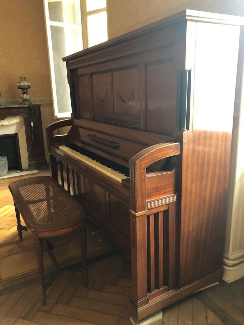 piano droit de marque allemande Philipps Duca. Instruments de musique