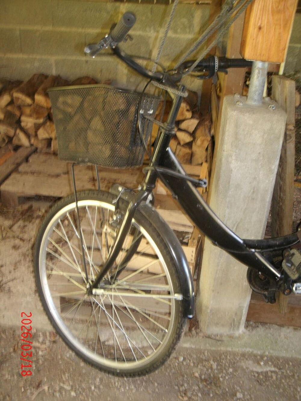 v&eacute;lo de ville sans barre horizontale. Vélos