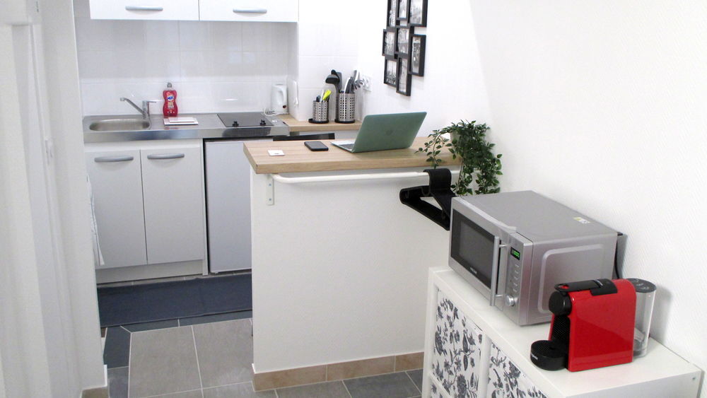 Location Appartement Quartier St-Lazare - studette équipée libre de suite Paris 9