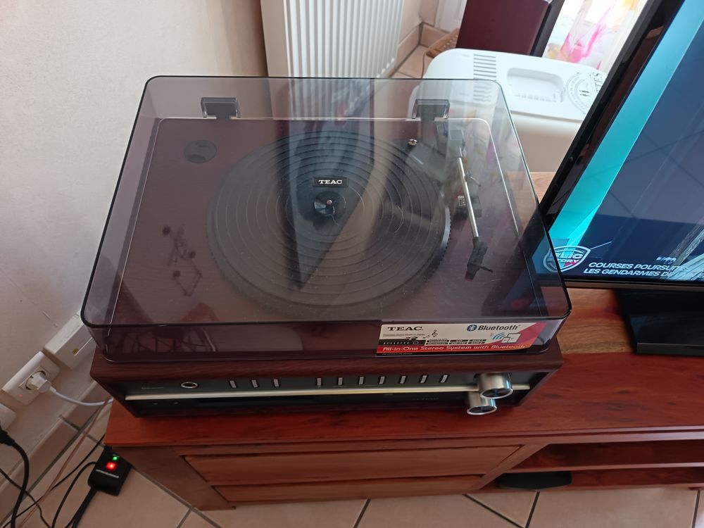 Platine vinyle st&eacute;r&eacute;o TEAC Bluetooth Audio et hifi