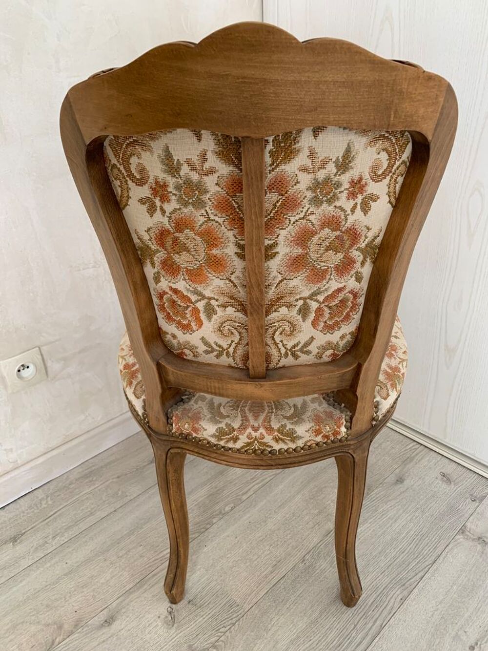 Jolie Chaise de style Meubles