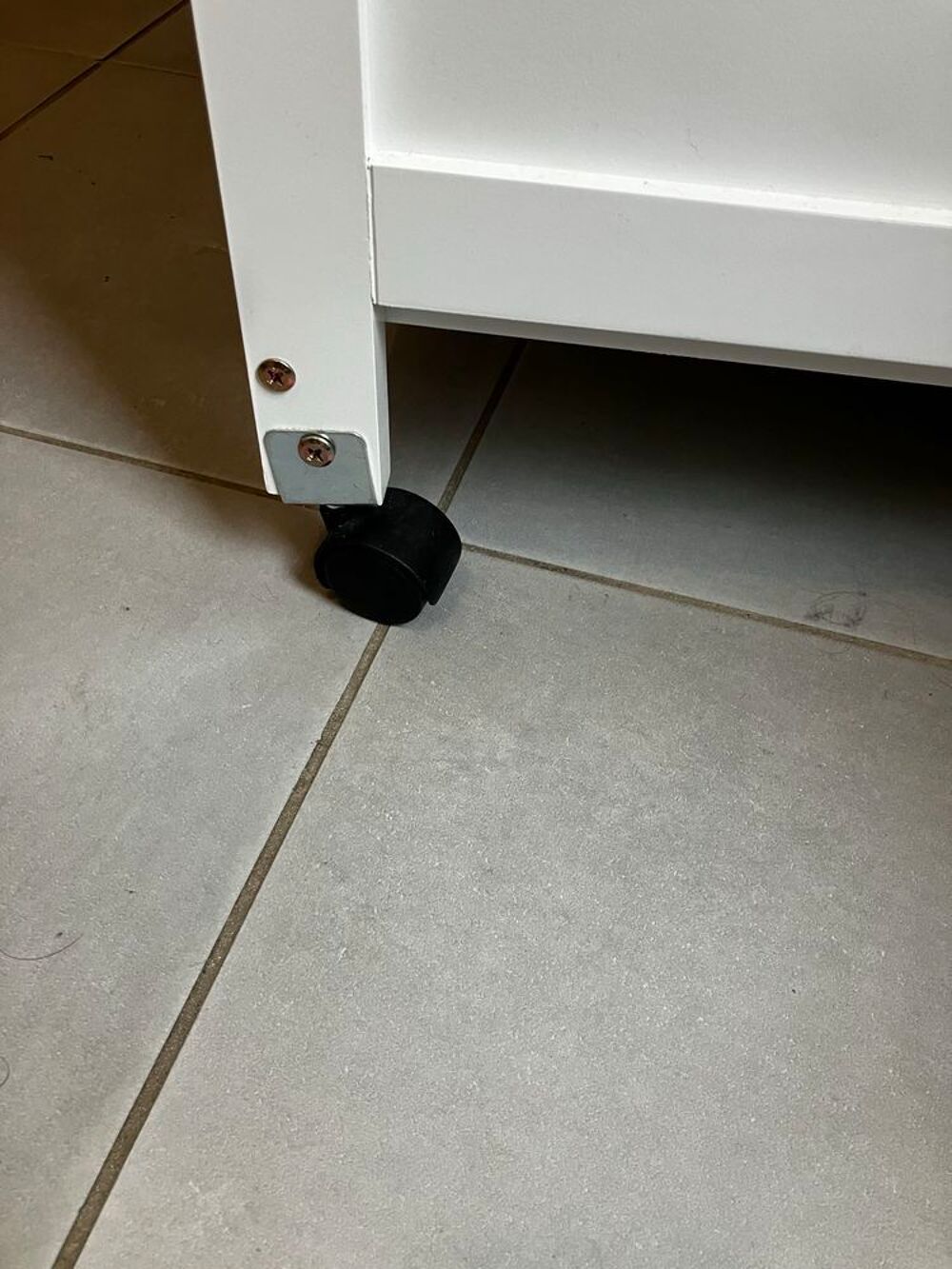 desserte &agrave; roulettes blanche rev&ecirc;tement imitation bois Meubles