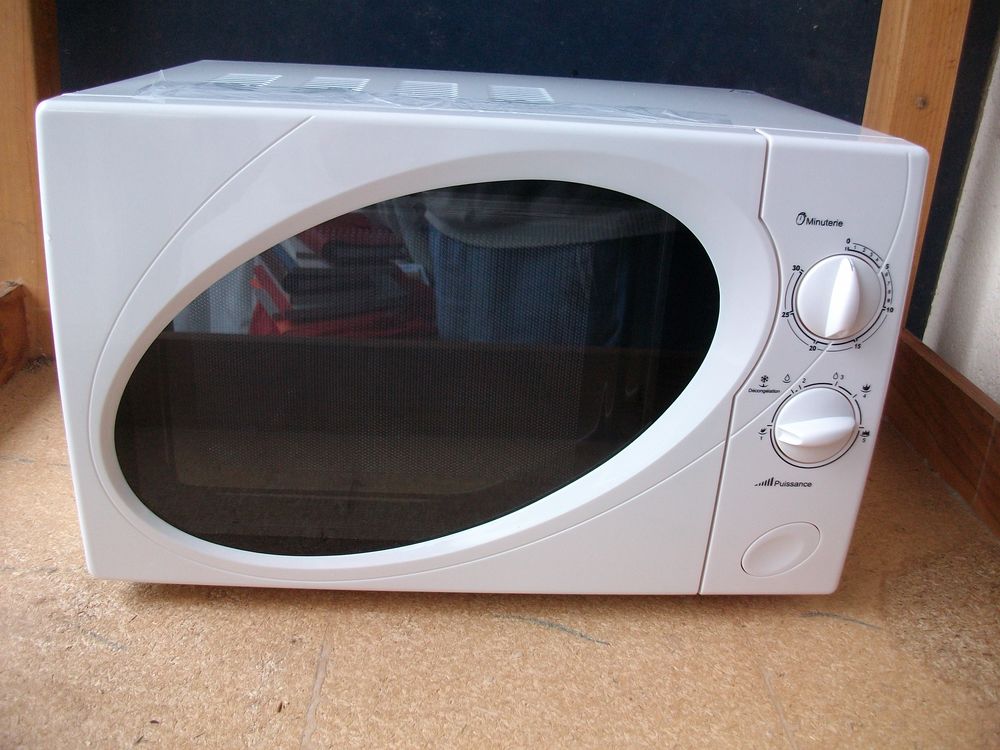 FOUR MICRO-ONDES 17 Litres MATHON-Neuf + Accessoires Micro-O Electroménager