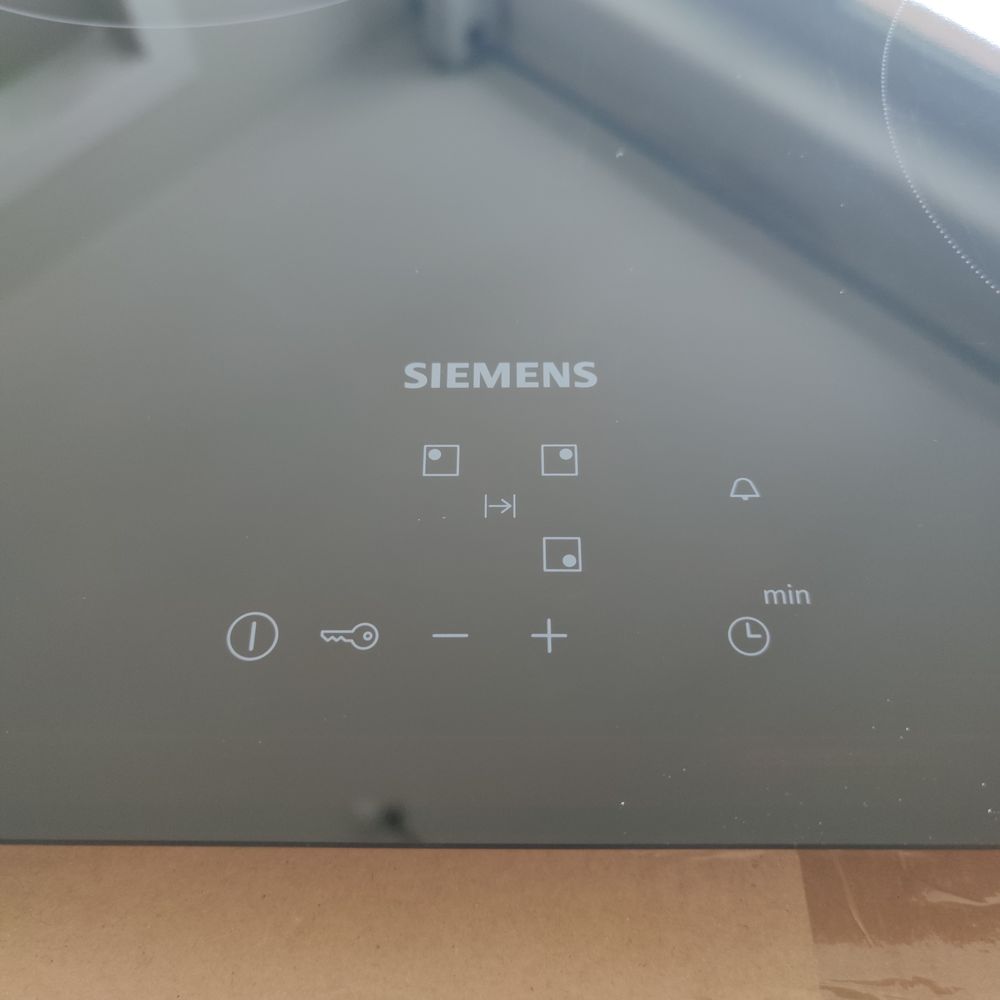 Plaque de cuisson vitroc&eacute;ramique Siemens Neuve Electrom�nager