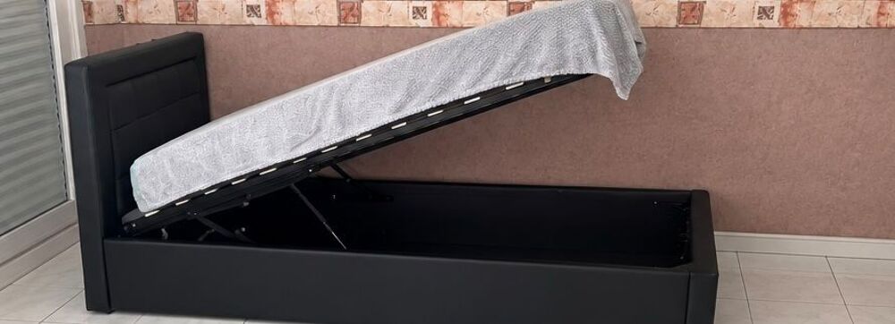 Lit coffre 1 place 90x190 avec LED et USB ? Bon &eacute;tat Meubles